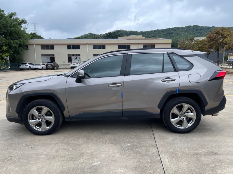 中山22年豐田RAV4榮放3