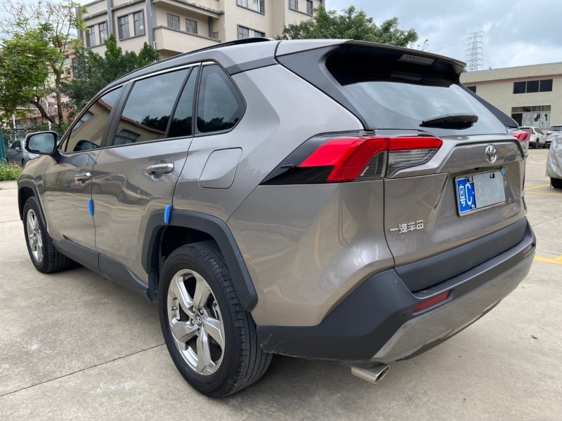 中山22年豐田RAV4榮放5