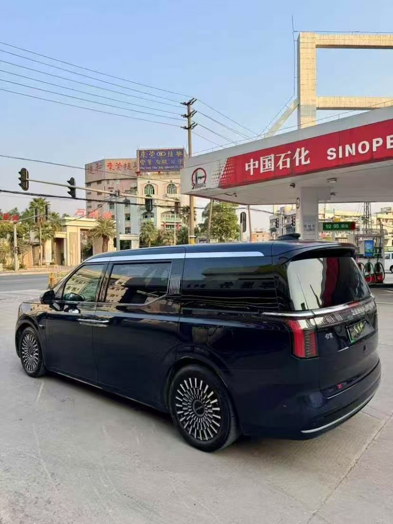 東莞23年極氪汽車0097