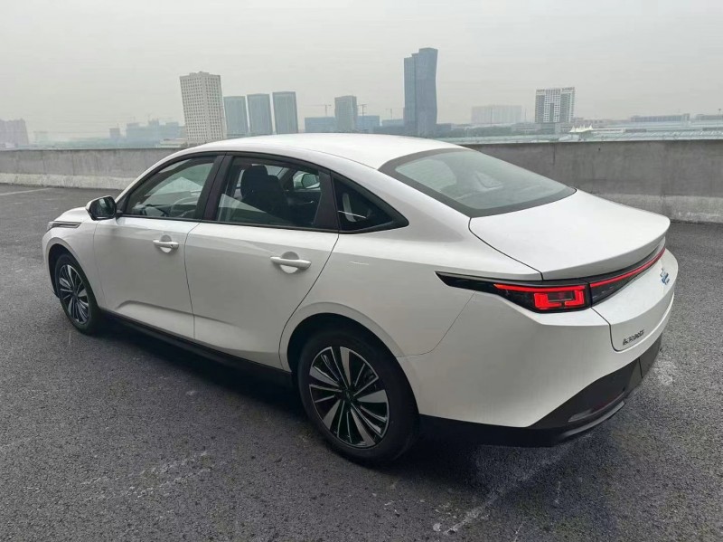 蘇州25年長安汽車歐尚7