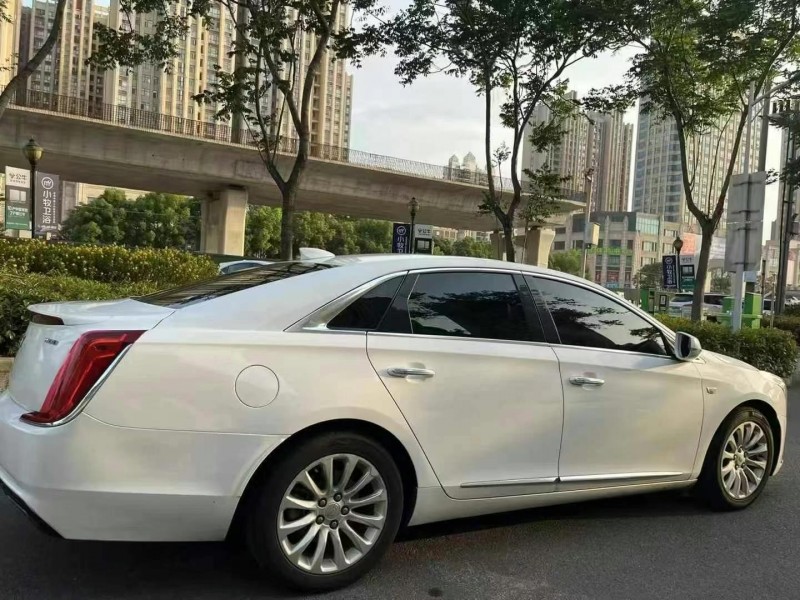 襄陽18年凱迪拉克XTS7