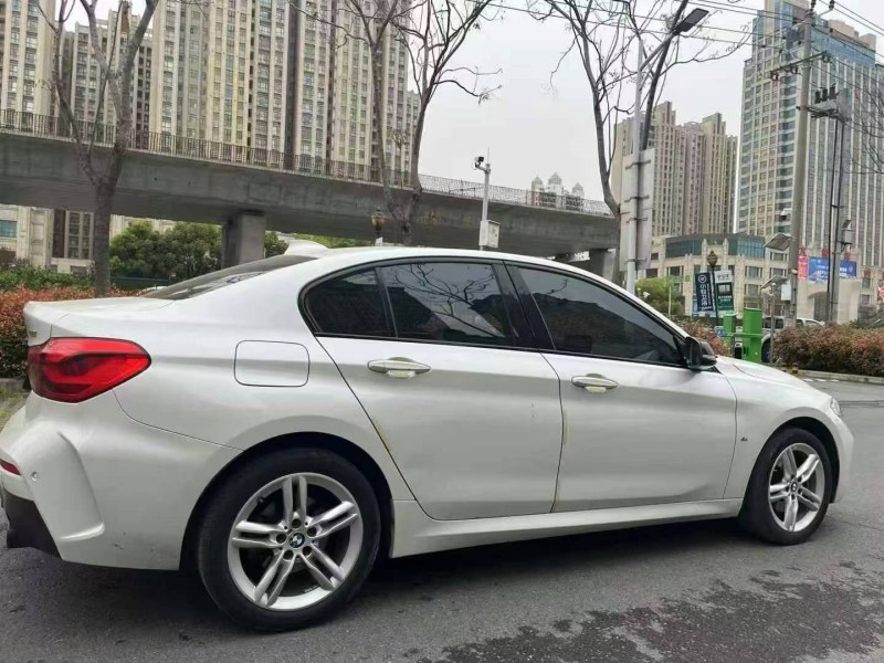 襄陽21年寶馬1系8