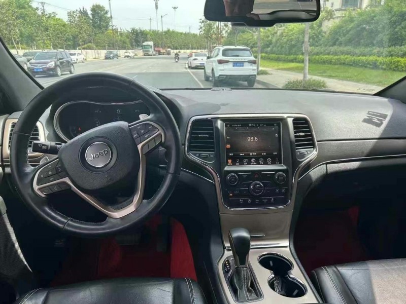 马鞍山17年Jeep大切诺基4