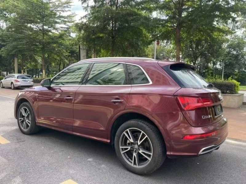 東莞20年奧迪Q57