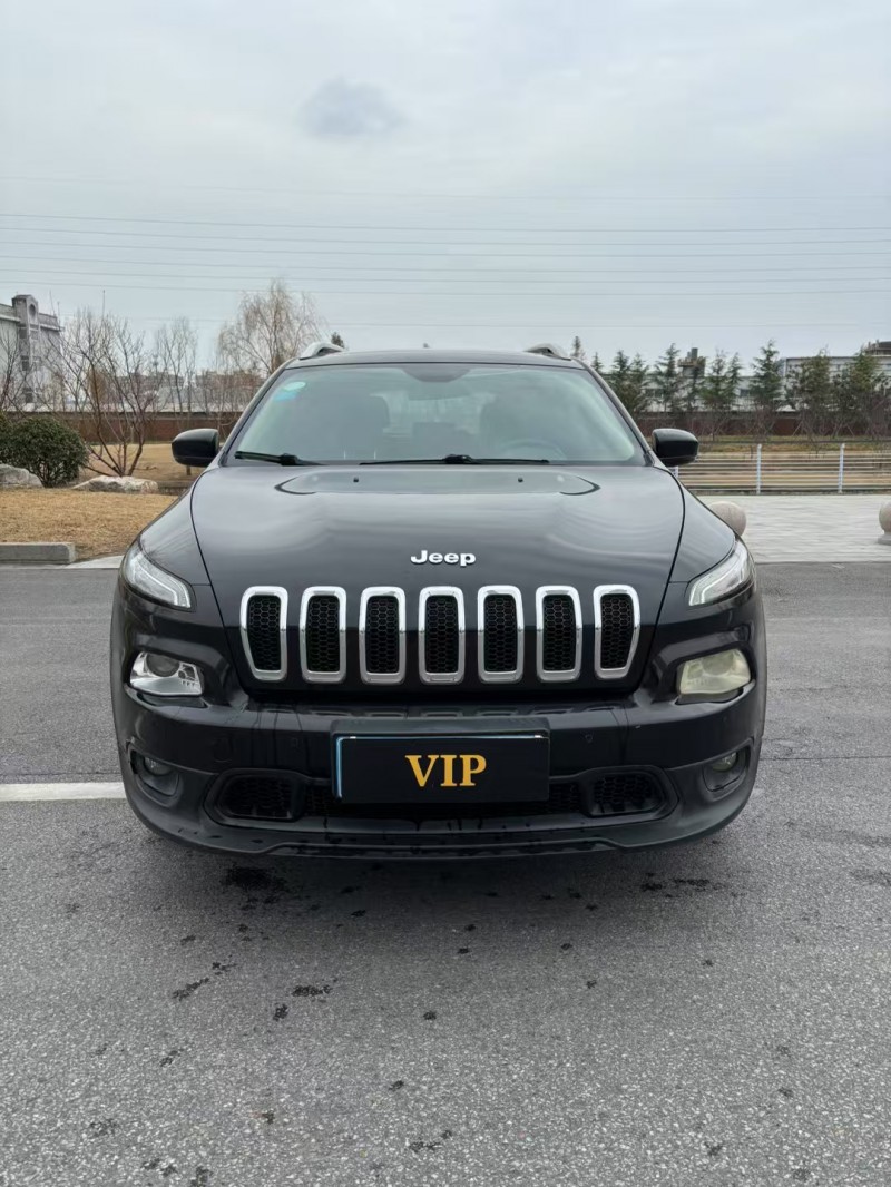 宿遷16年Jeep自由光1