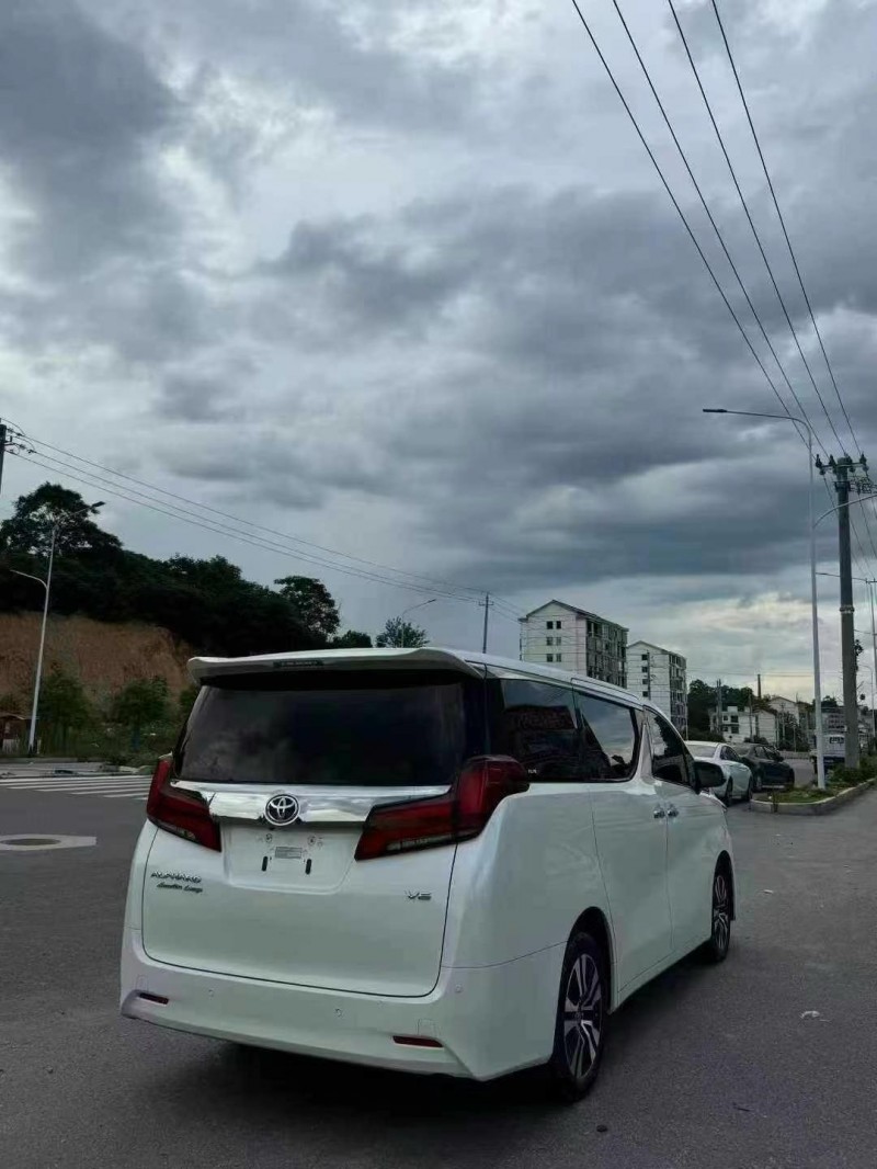 衡陽17年豐田埃爾法8