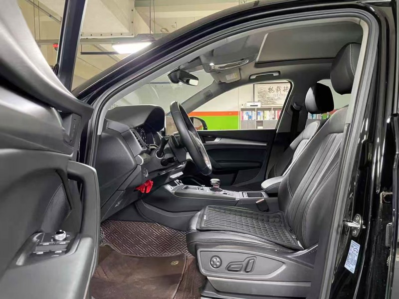 成都21年奥迪Q54