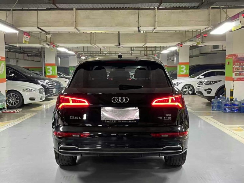 成都21年奥迪Q57