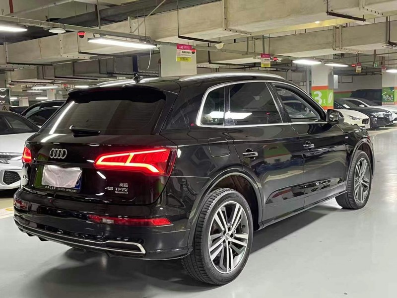 成都21年奥迪Q58