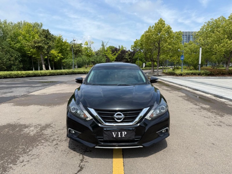 鹽城17年日產天籟1