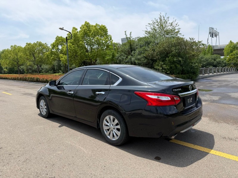 鹽城17年日產天籟8