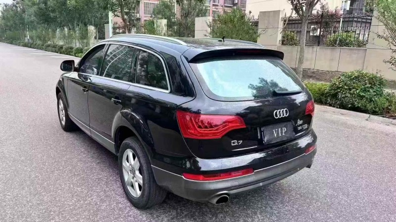 青島13年奧迪Q78