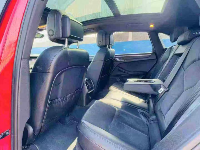 青島18年保時捷Macan5