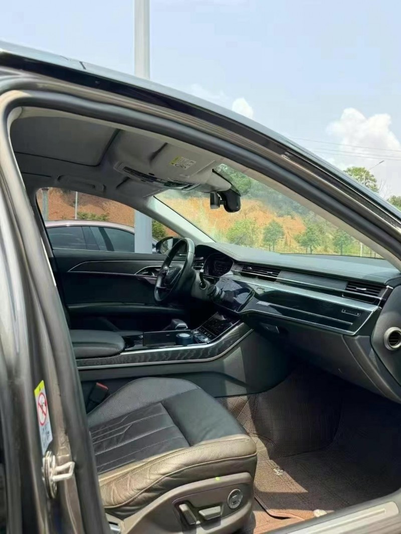 张家界20年奥迪A8L5