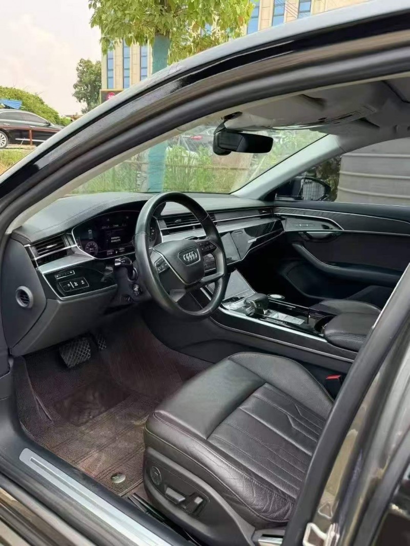 张家界20年奥迪A8L6