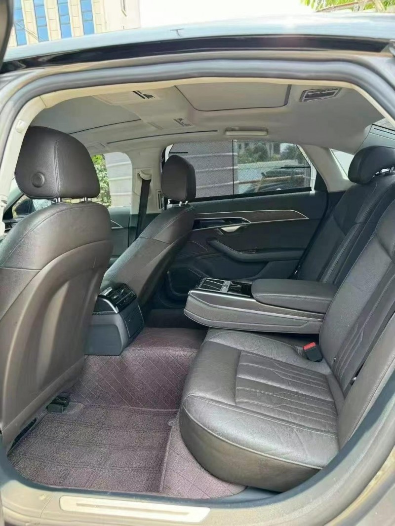 张家界20年奥迪A8L7