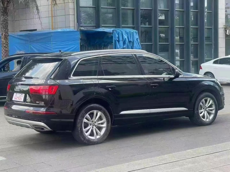 佛山19年奧迪Q78