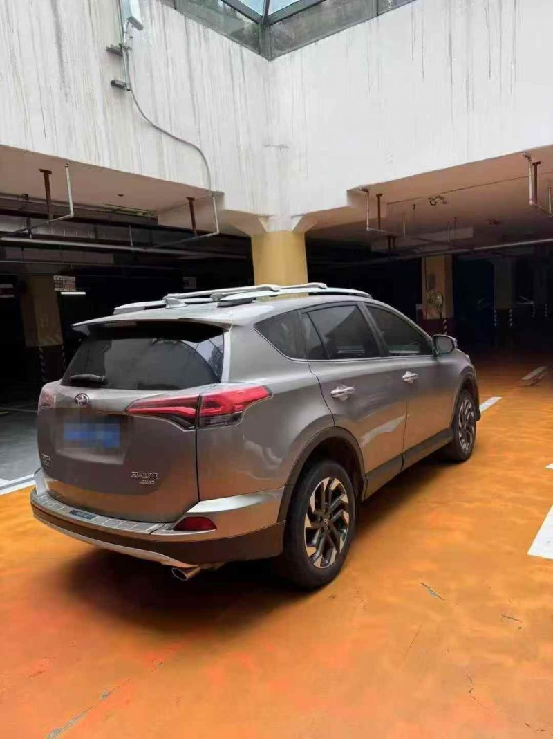 鄂爾多斯19年豐田RAV47