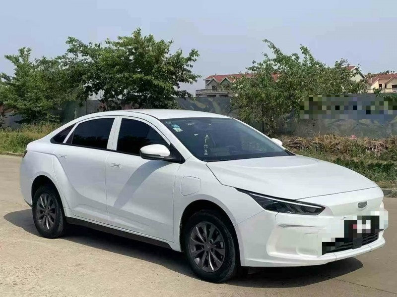 青島24年吉利幾何3