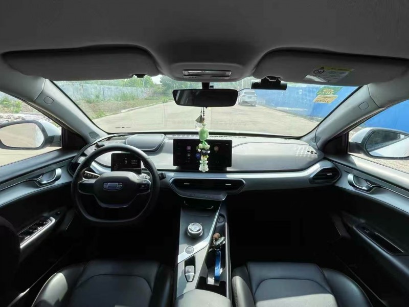 青島24年吉利幾何4