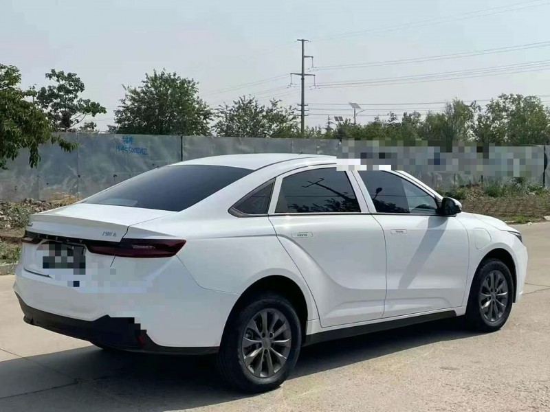 青島24年吉利幾何8