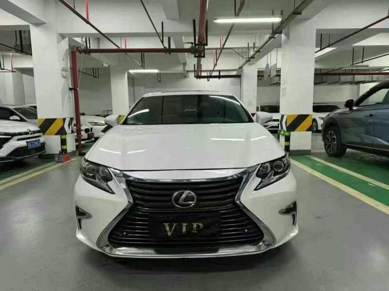 成都17年雷克萨斯ES1