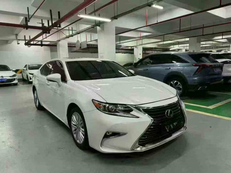 成都17年雷克萨斯ES2