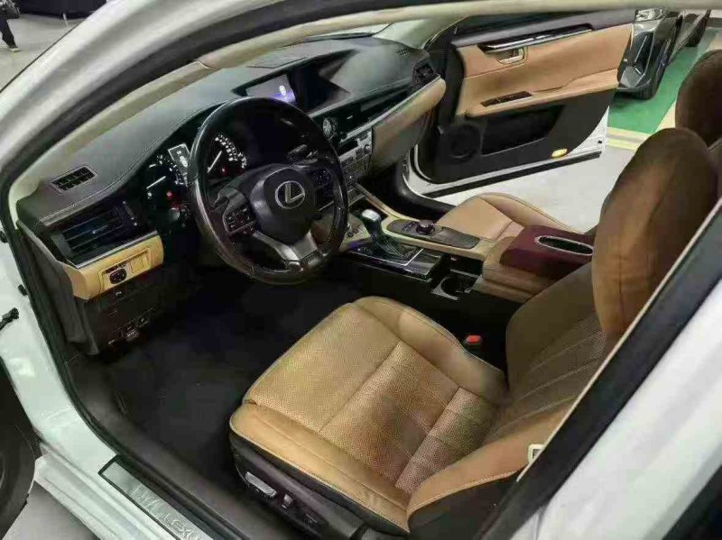 成都17年雷克萨斯ES4