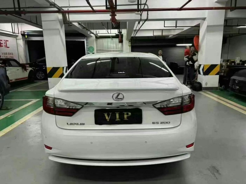 成都17年雷克萨斯ES8