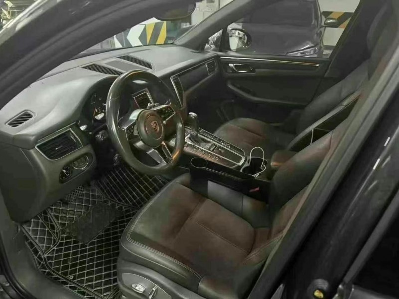 成都16年保时捷Macan4