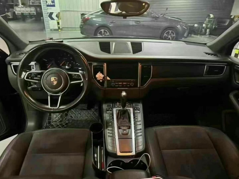 成都16年保时捷Macan5