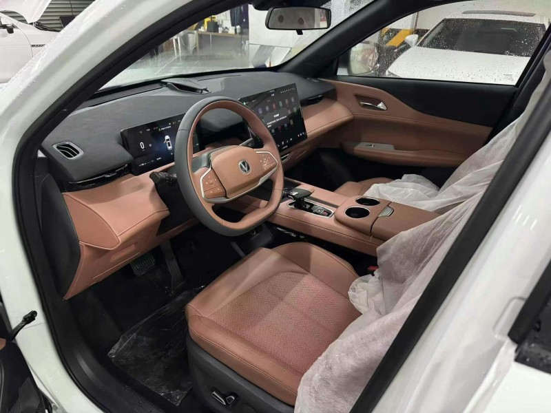 成都25年长安汽车UNI4