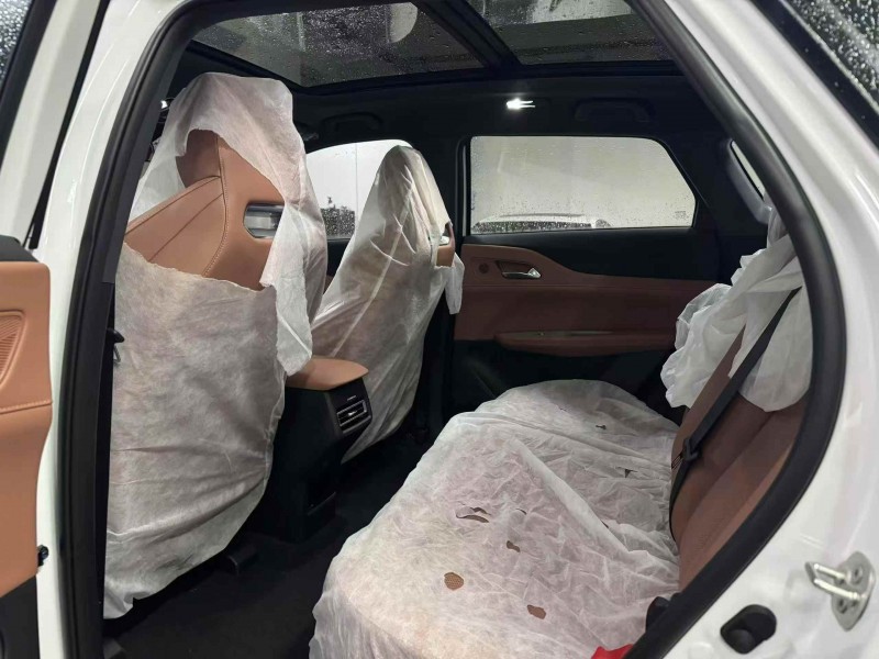 成都25年长安汽车UNI6