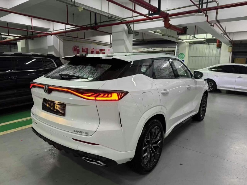 成都25年长安汽车UNI7