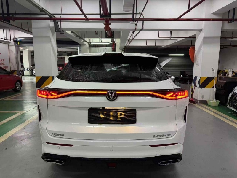 成都25年长安汽车UNI8