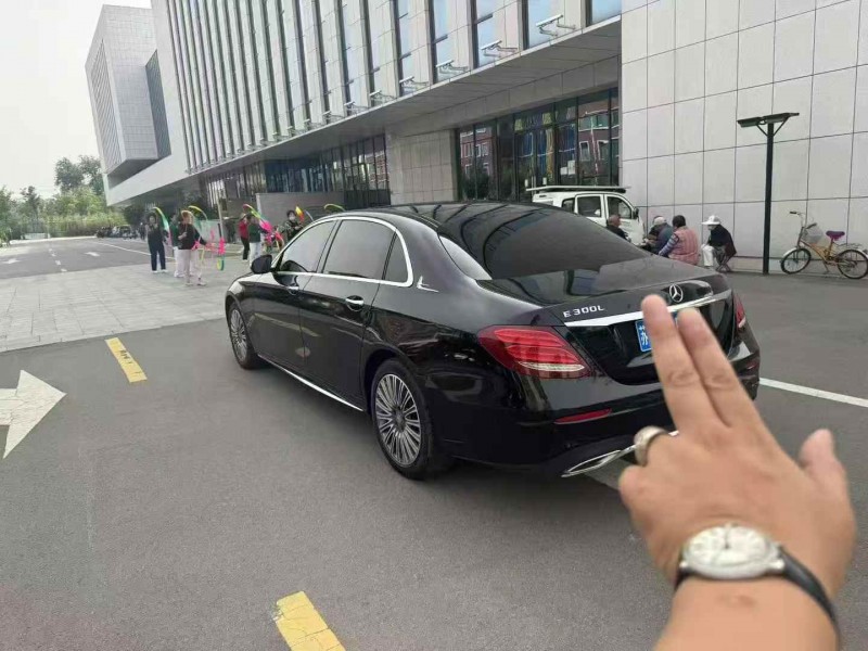 东营19年奔驰E8