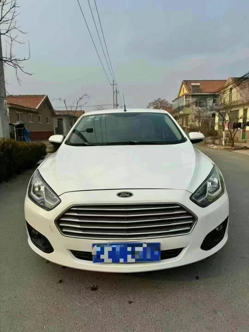 青岛15年福特福睿斯1