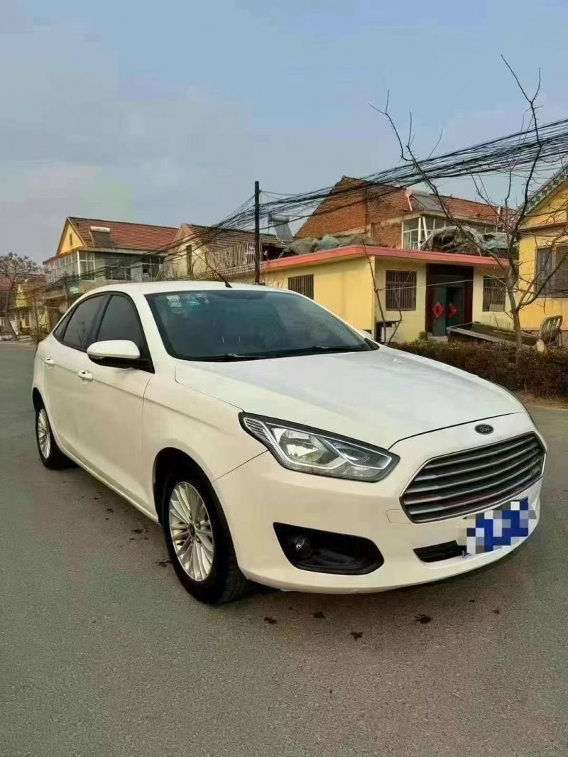 青岛15年福特福睿斯2