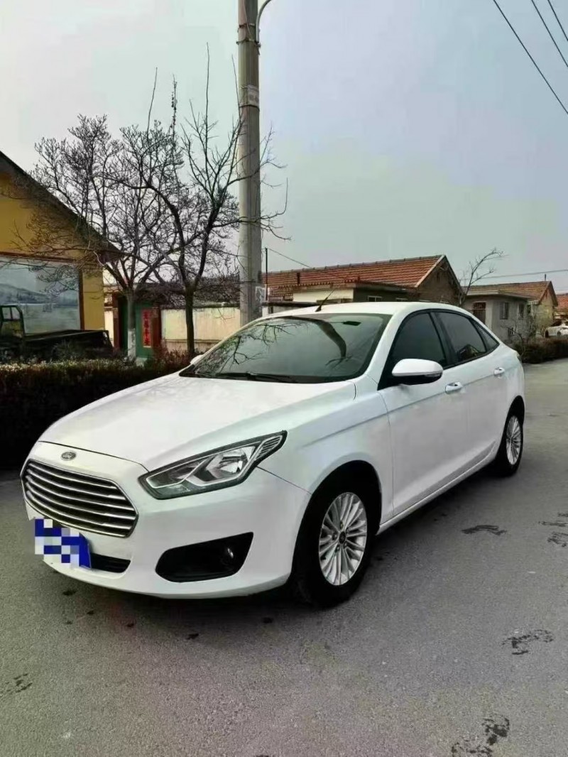 青岛15年福特福睿斯3