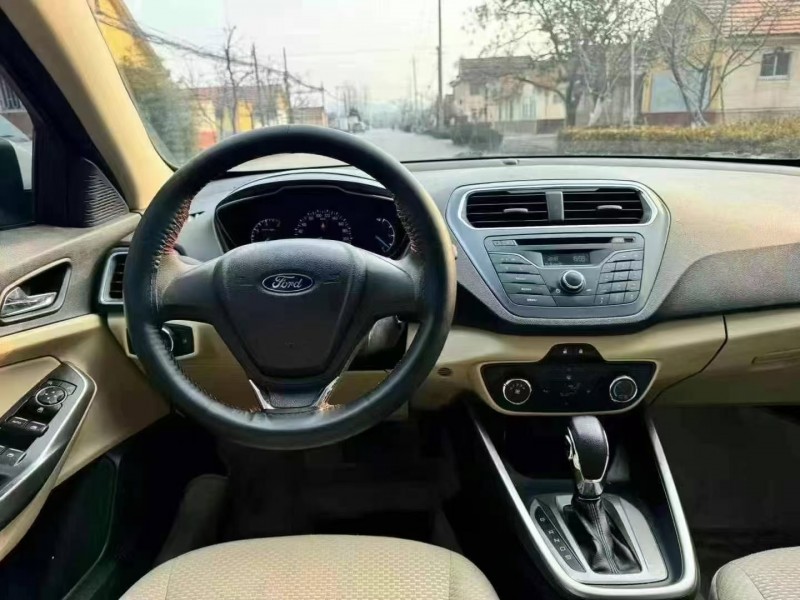 青岛15年福特福睿斯5