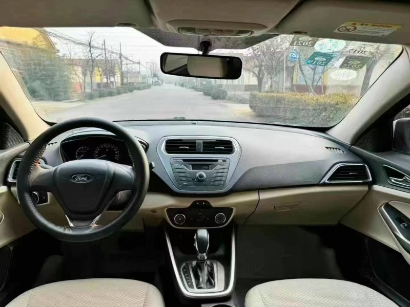 青岛15年福特福睿斯6