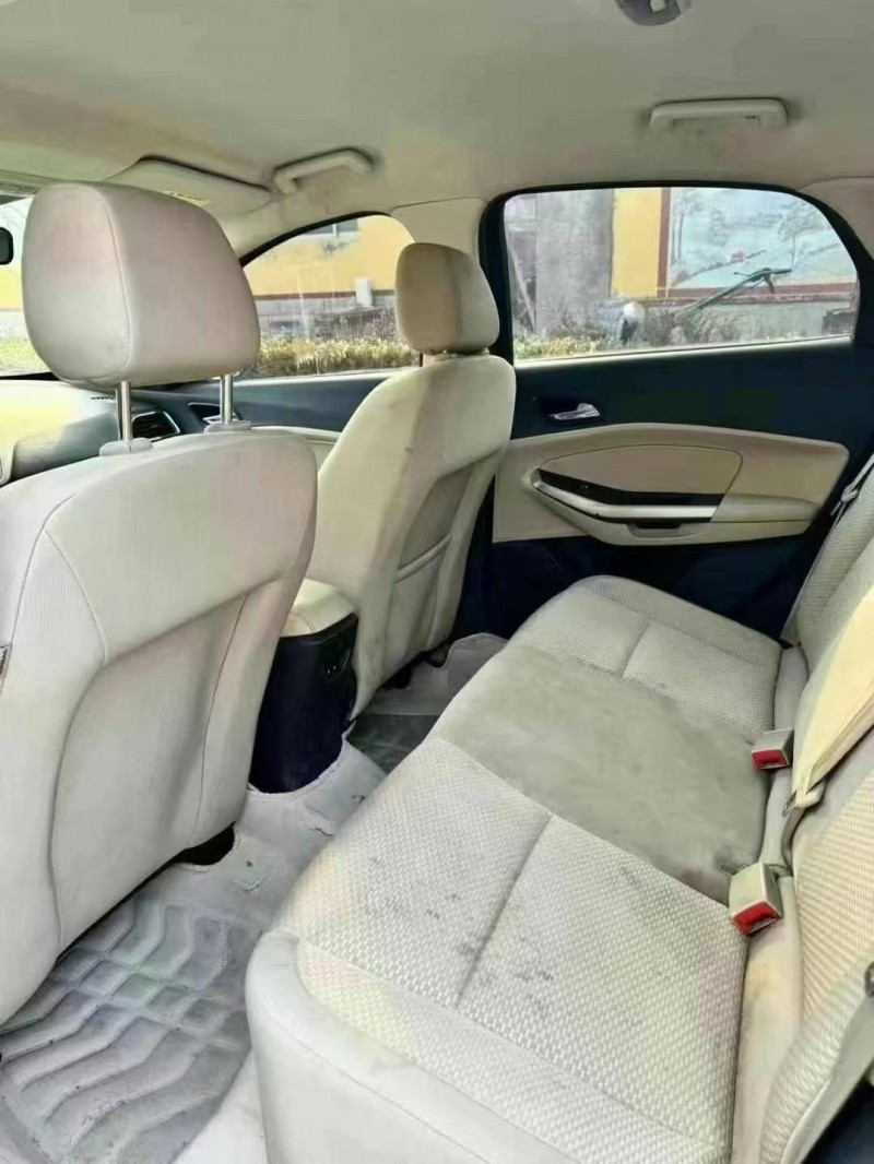 青岛15年福特福睿斯7