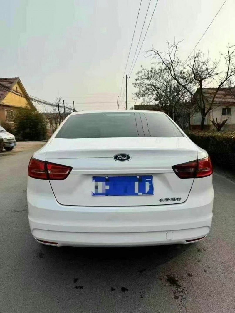 青岛15年福特福睿斯9