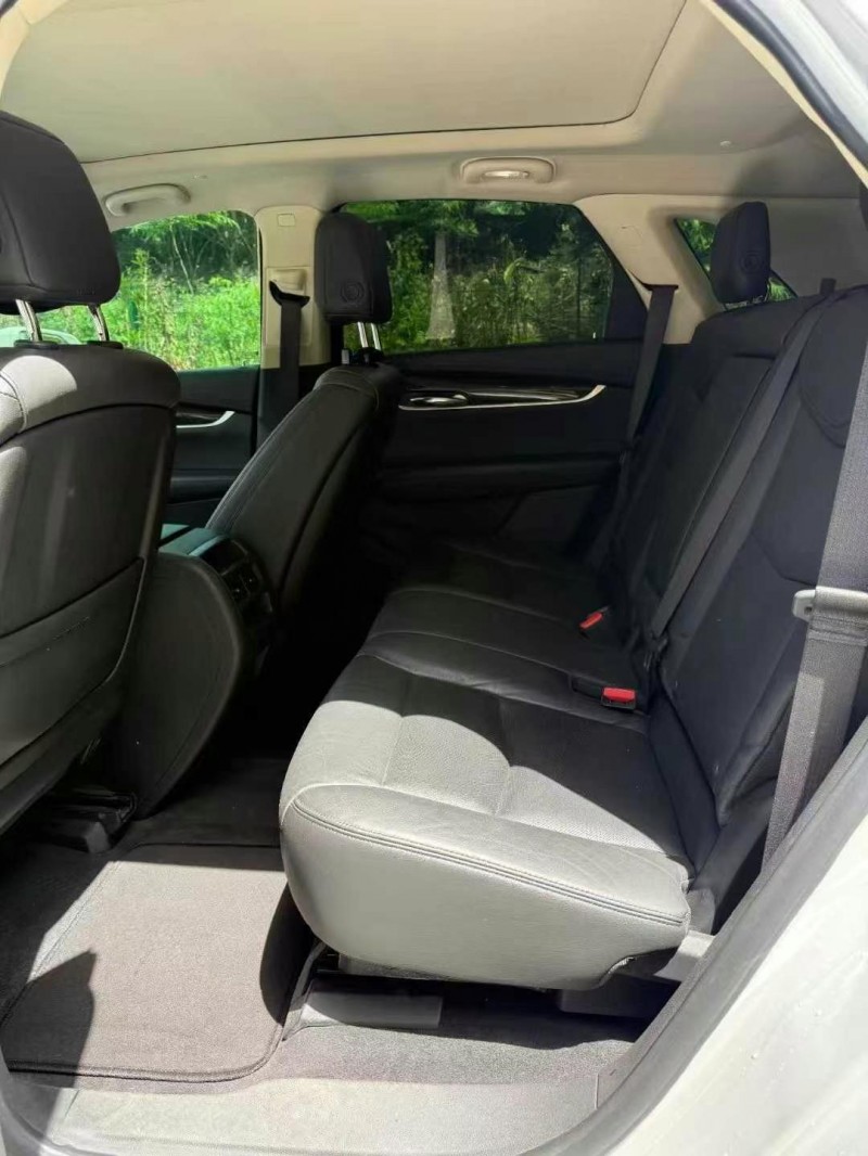 绍兴17年凯迪拉克XT54