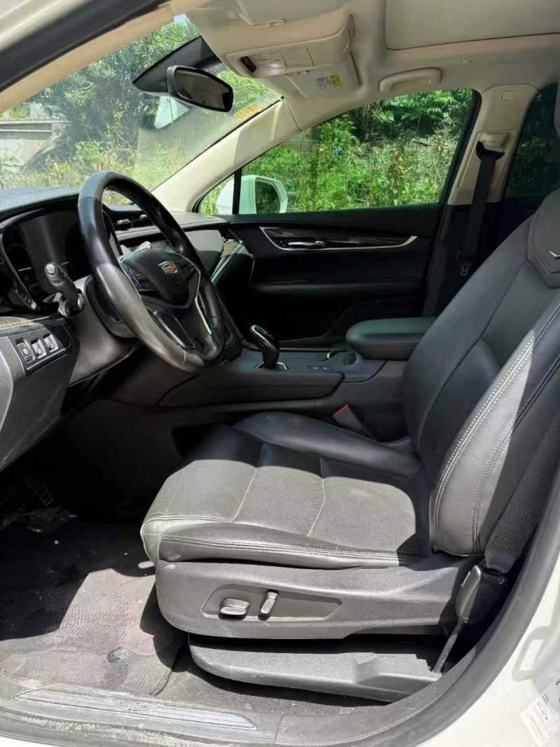 绍兴17年凯迪拉克XT55