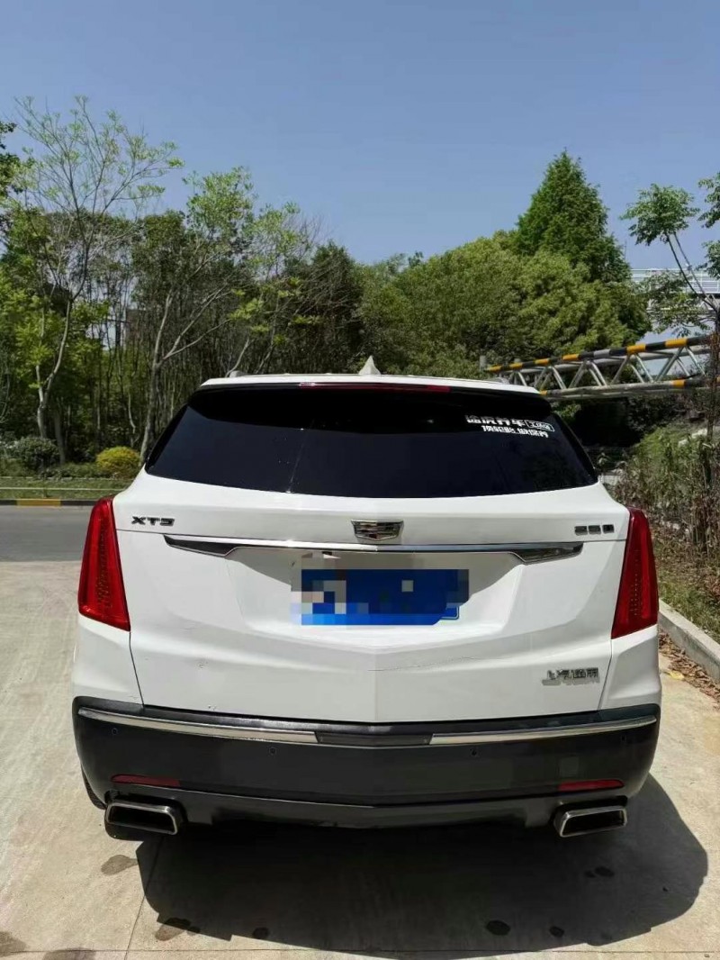 绍兴17年凯迪拉克XT56