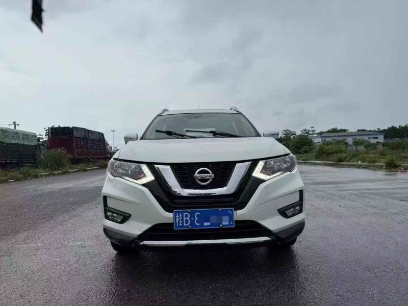 南寧19年日產奇駿1