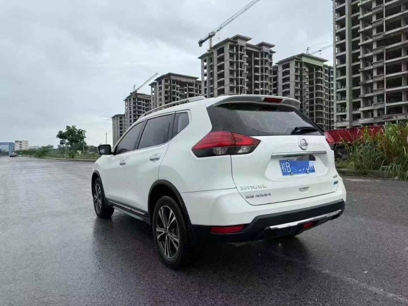 南寧19年日產奇駿8
