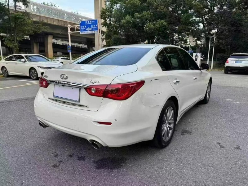 張家界15年英菲尼迪Q50L7