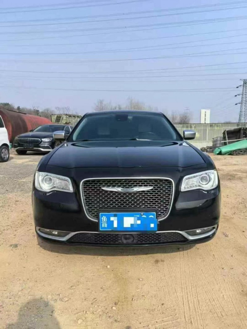 青岛18年克莱斯勒300C1